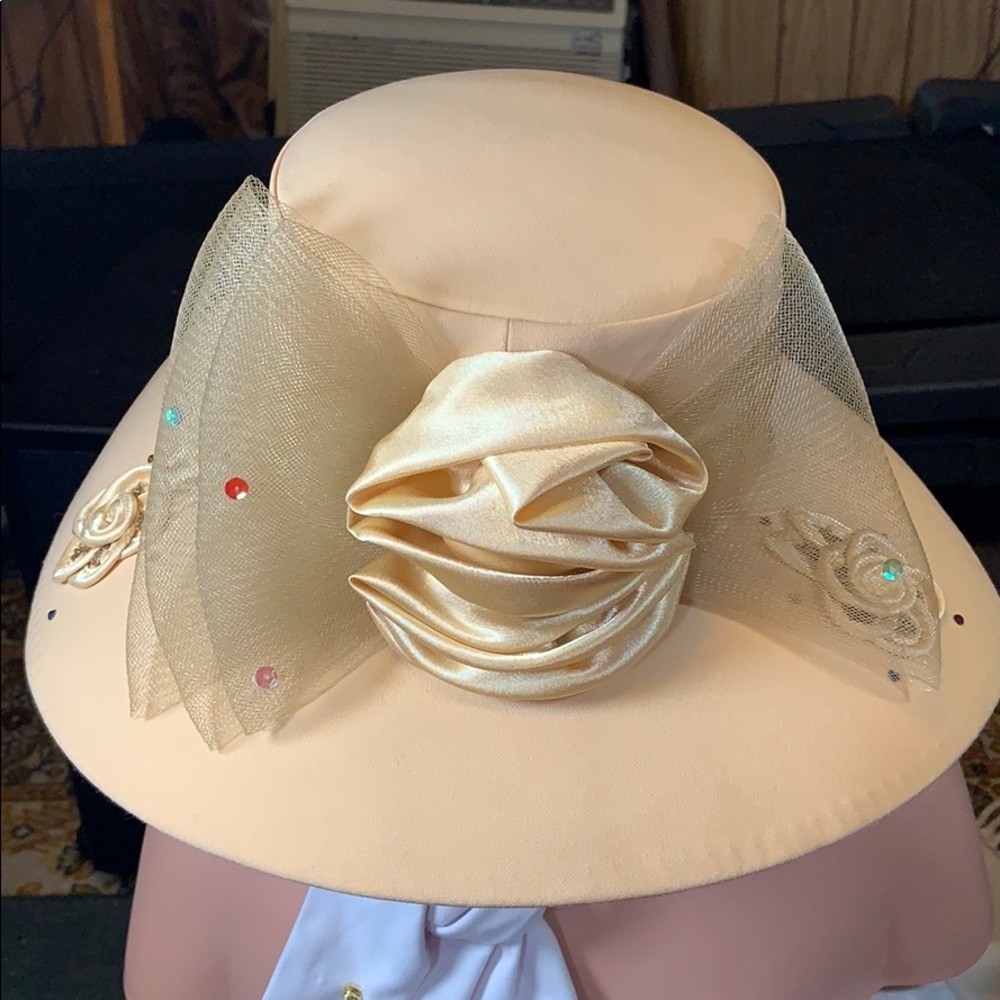 SOGIC CHURCH LADY HAT GOLD CREAM MED